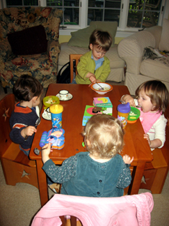 playgroup eating1